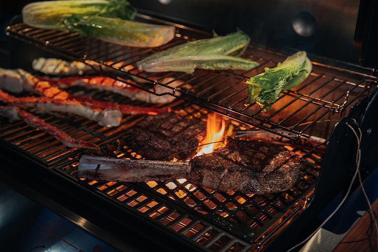 Двустороння чавунна Sear Grate решітка Weber Crafted 7680 фото
